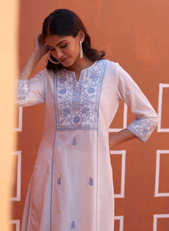 White A Line Embroidered Kurta with 3/4th Sleeves