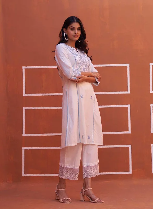 White A Line Embroidered Kurta with 3/4th Sleeves