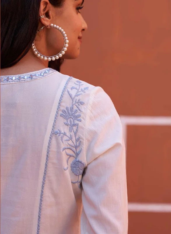 White A Line Embroidered Kurta with 3/4th Sleeves