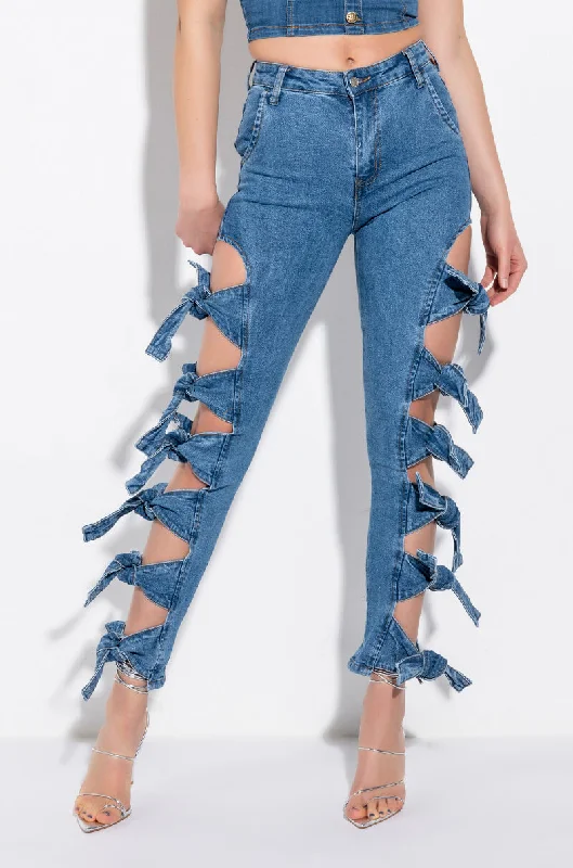 ALL AROUND ME SKINNY JEANS